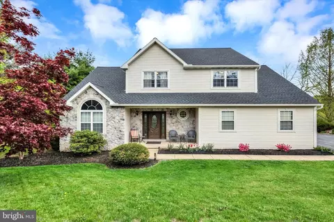 209 Ivy Ln, Douglassville, PA 19518
