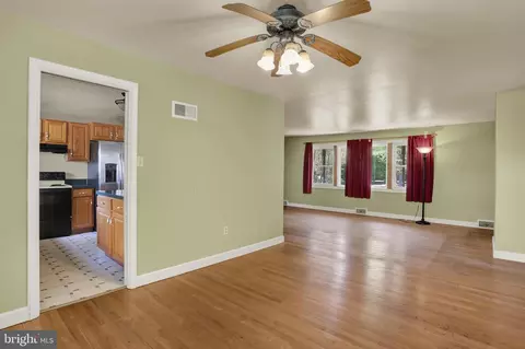 305 Lynoak Ave, Reading, PA 19607 photo 9