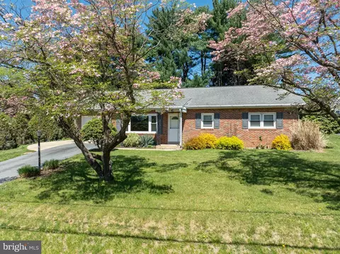 855 Elm St, Reading, PA 19605 photo 2