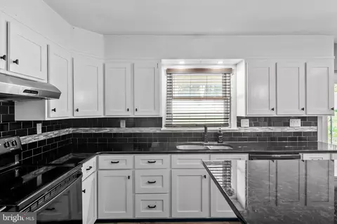 855 Elm St, Reading, PA 19605 photo 11