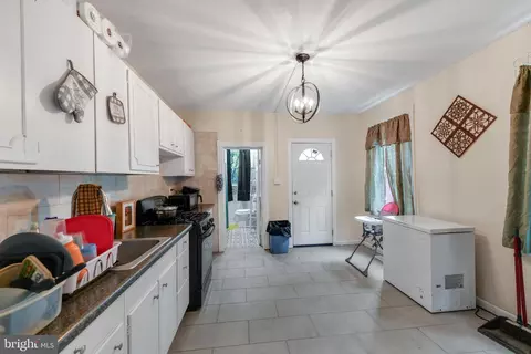 Entry Way - 730 Lancaster Ave, Reading, PA 19611 photo 1 of 5