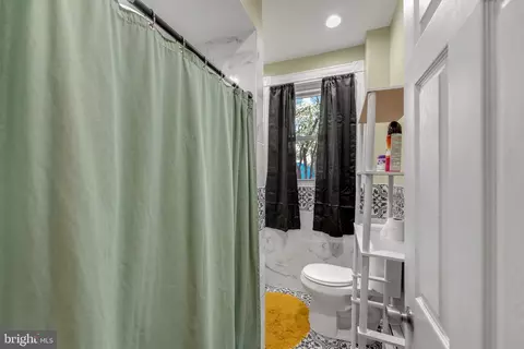 Bath - 730 Lancaster Ave, Reading, PA 19611 photo 3 of 4