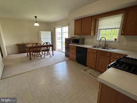 349 Oneida Dr, Sinking Spring, PA 19608 photo 16