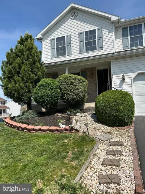 349 Oneida Dr, Sinking Spring, PA 19608 photo 3