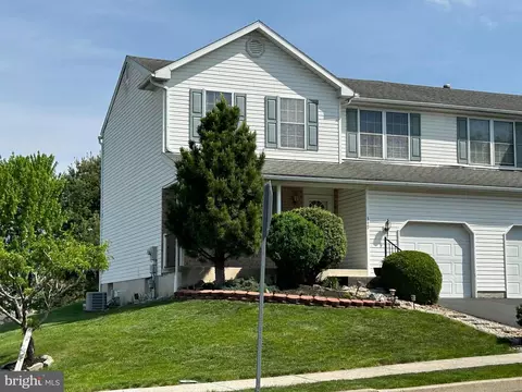 349 Oneida Dr, Sinking Spring, PA 19608