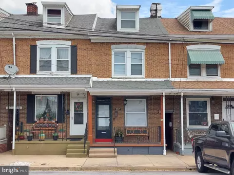 369 Hazel St, Reading, PA 19611 photo 2