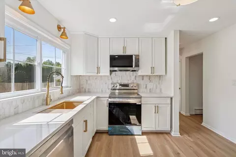 Kitchen - 227 Spohn Rd, Reading, PA 19608 photo 3 of 4