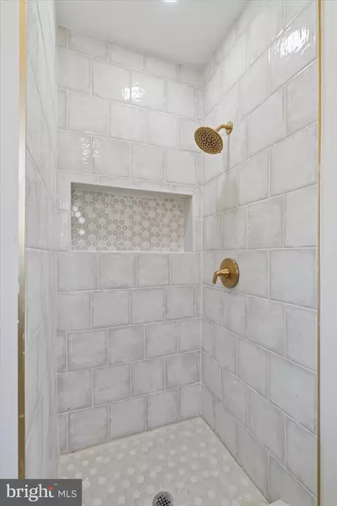 Bath - 227 Spohn Rd, Reading, PA 19608 photo 2 of 3