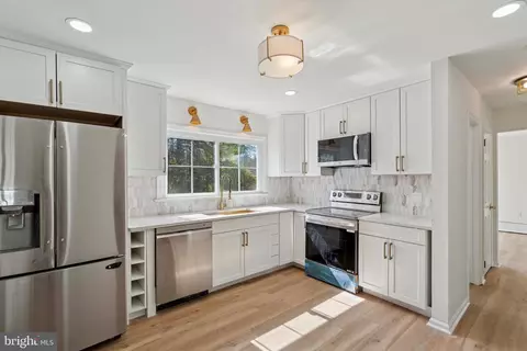 Kitchen - 227 Spohn Rd, Reading, PA 19608 photo 2 of 4