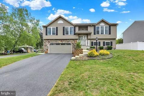 241 Pennwyn Pl, Reading, PA 19607
