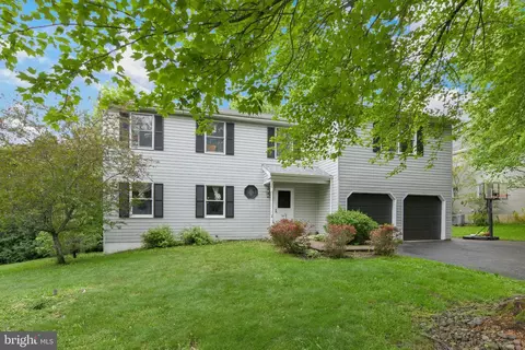 26 Fox Glove Ln, Reading, PA 19606