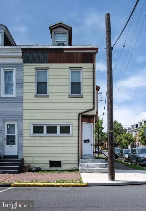 764 N 6th St, Reading, PA 19601
