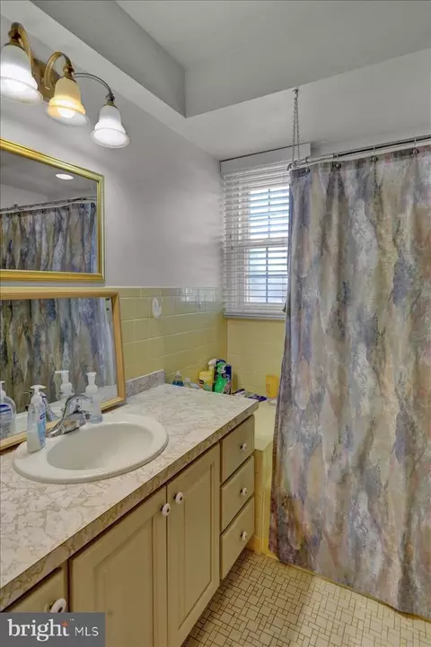 Bath - 820 Lorane Rd, Reading, PA 19606 photo 1 of 3
