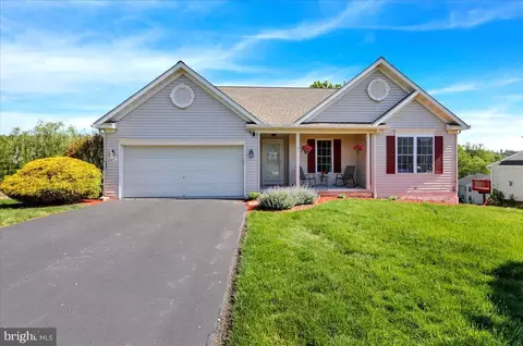 4 Kantner Ln S, Reading, PA 19607