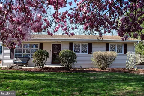 20 Fredericksville Rd, Mertztown, PA 19539