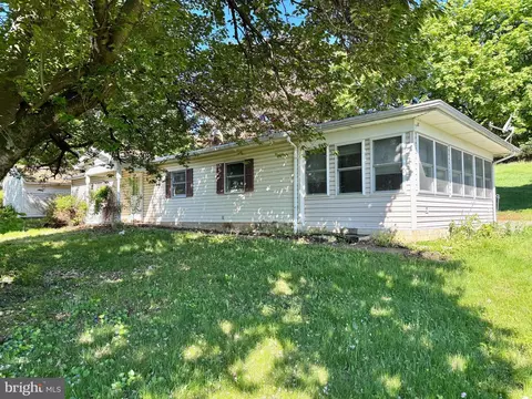 470 N Heidelberg Rd, Robesonia, PA 19551