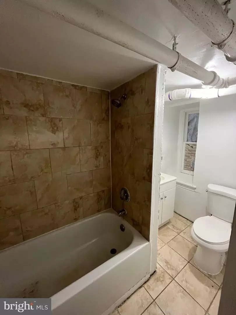 Bath - 113 S 8th St, Reading, PA 19602 photo 2 of 4