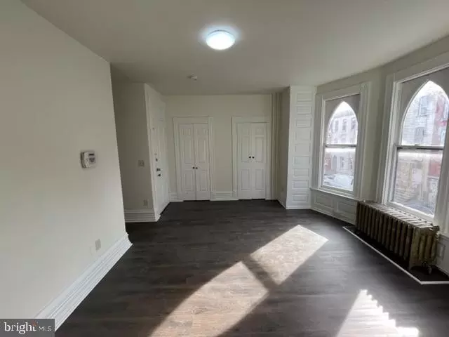 Living - 113 S 8th St, Reading, PA 19602 photo 3 of 4