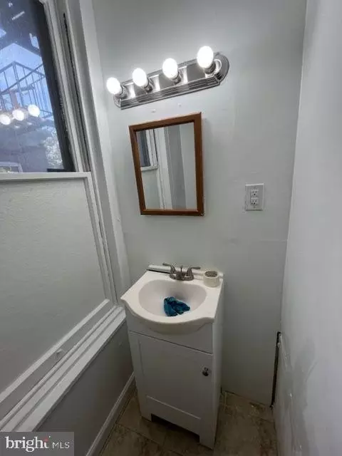 Bath - 113 S 8th St, Reading, PA 19602 photo 4 of 4
