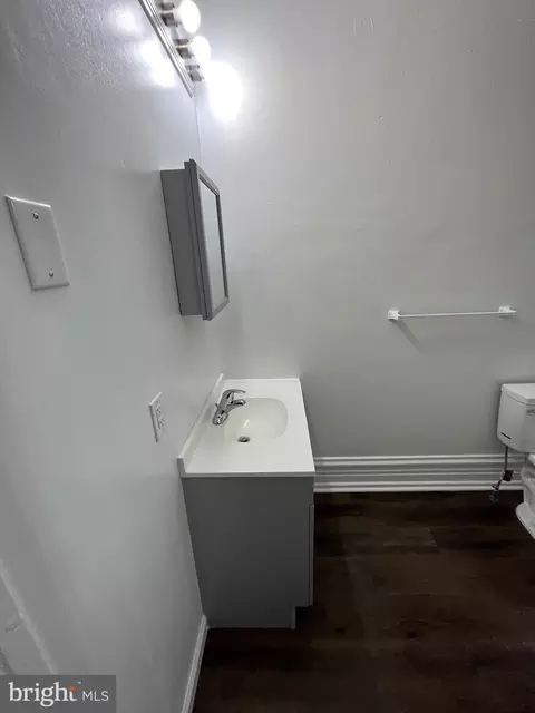 Bath - 113 S 8th St, Reading, PA 19602 photo 1 of 4