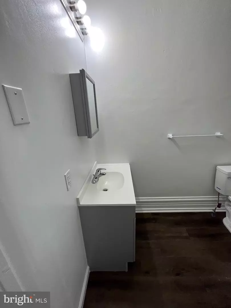 Bath - 113 S 8th St, Reading, PA 19602 photo 1 of 4