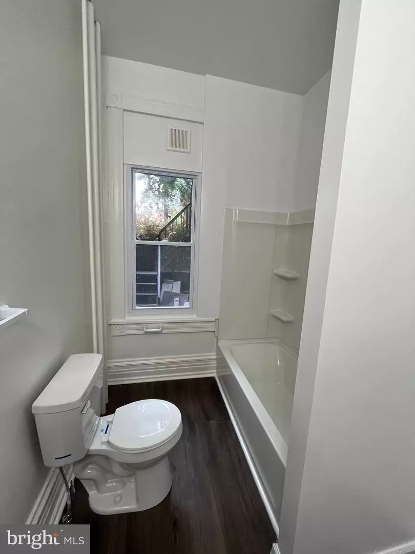 Bath - 113 S 8th St, Reading, PA 19602 photo 3 of 4