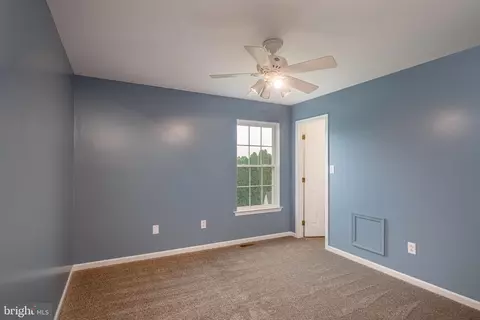 Bedroom - 3405 Mohawk Dr, Reading, PA 19608 photo 2 of 4