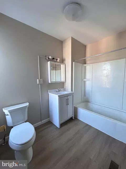 Bath - 520 A Birch St, Reading, PA 19604 photo 1 of 1