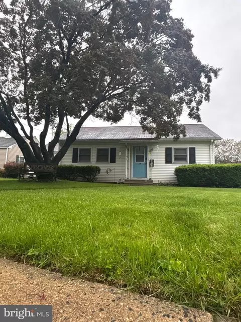 24 Lincoln Dr, Wernersville, PA 19565