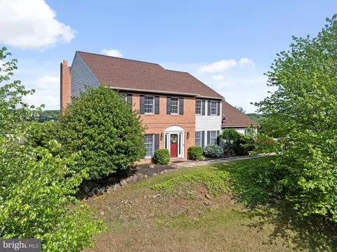 38 Sycamore Dr, Reading, PA 19606