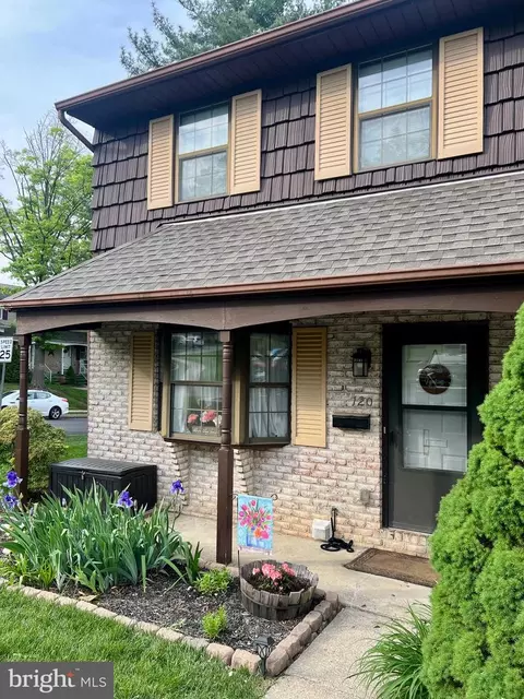 120 Popodickon Dr, Boyertown, PA 19512