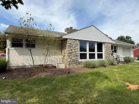 Exterior - 300 Stevens Ave, Reading, PA 19608 photo 2 of 3