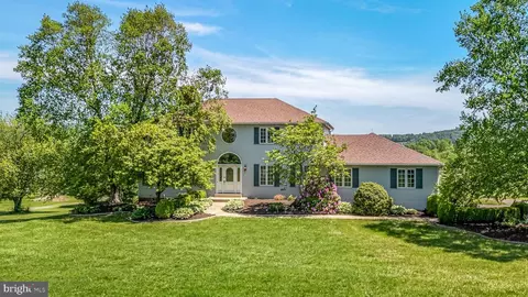 337 Grist Mill Rd, Boyertown, PA 19512