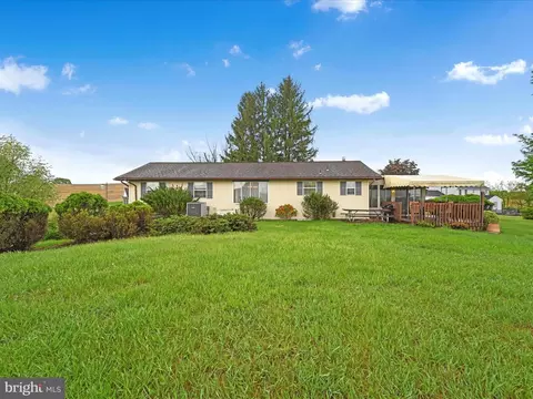 734 Bossler Rd, Leesport, PA 19533