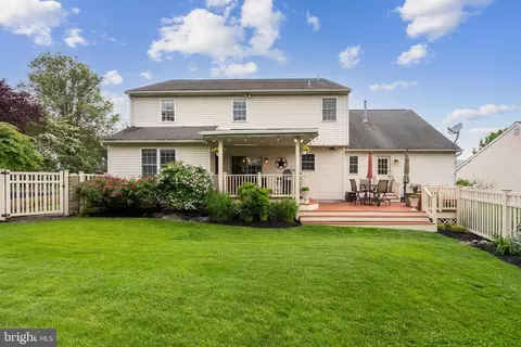 27 Bowes Ln, Reading, PA 19606 photo 2