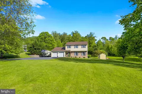 284 Mountaintop Rd, Reinholds, PA 17569