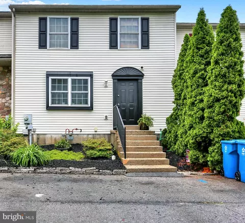 305 White Birch Ln, Blandon, PA 19510