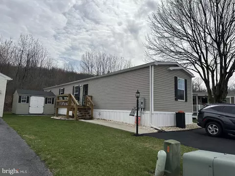 21 Mountain View Ln, Blandon, PA 19510