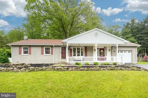 4466 N Twin Valley Rd, Morgantown, PA 19543