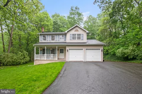 96 Maidencreek Rd, Fleetwood, PA 19522