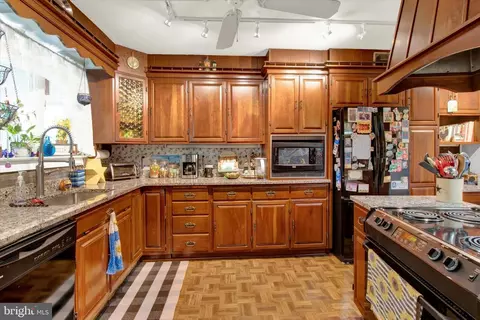 400 Hill Cir, Reading, PA 19607 photo 9