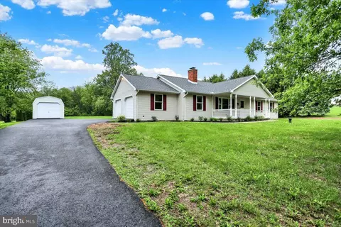 68 Vale Dr, Boyertown, PA 19512