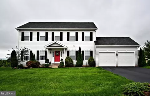 3010 Summer Meadow Dr, Douglassville, PA 19518