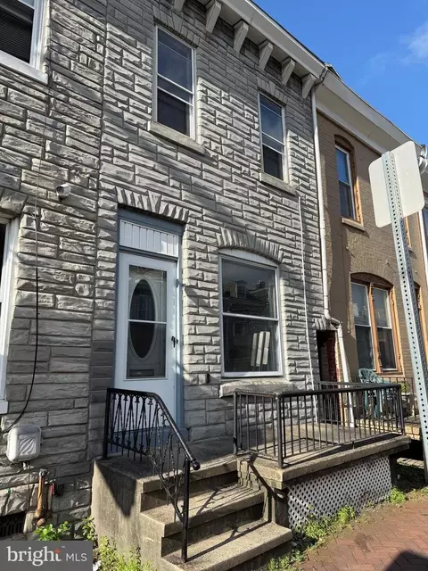 1048 Chestnut St, Reading, PA 19602