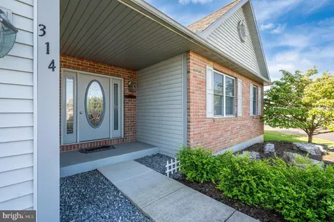 314 Valley Ct, Sinking Spring, PA 19608 photo 6