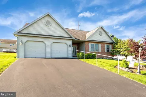 314 Valley Ct, Sinking Spring, PA 19608 photo 4