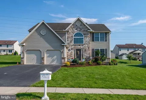 310 Valley Ct, Reading, PA 19608