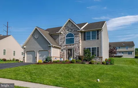 310 Valley Ct, Reading, PA 19608 photo 3