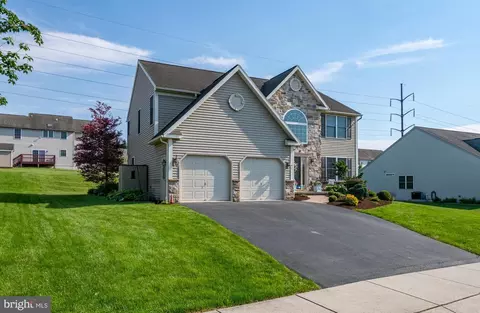 310 Valley Ct, Reading, PA 19608 photo 4