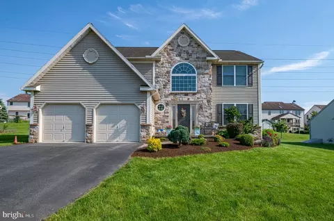 310 Valley Ct, Reading, PA 19608 photo 2